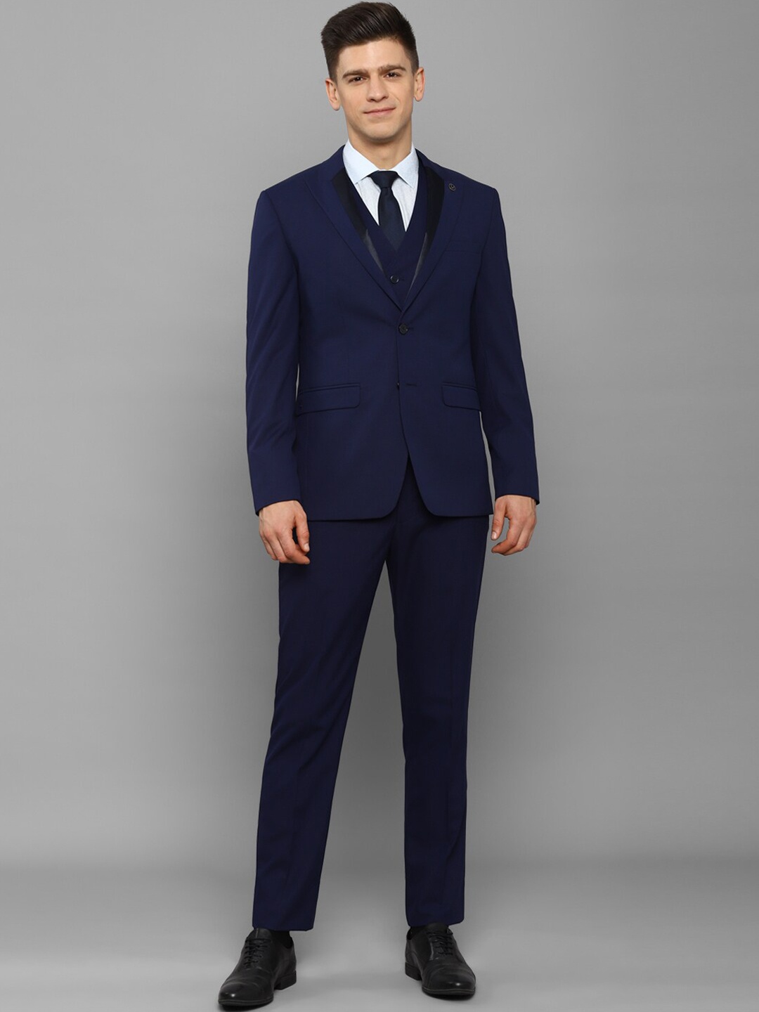 

Allen Solly Men Navy Blue Solid Single-Breasted Slim-Fit 3-Piece Formal Suit