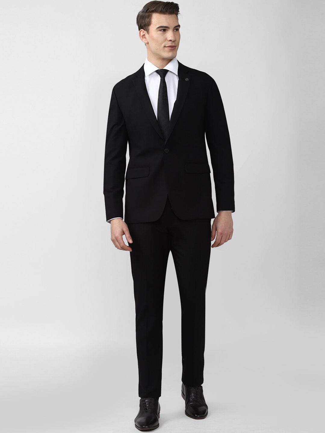 

Peter England Elite Men Black Solid Slim Fit Single Breasted 2 Piece Suits