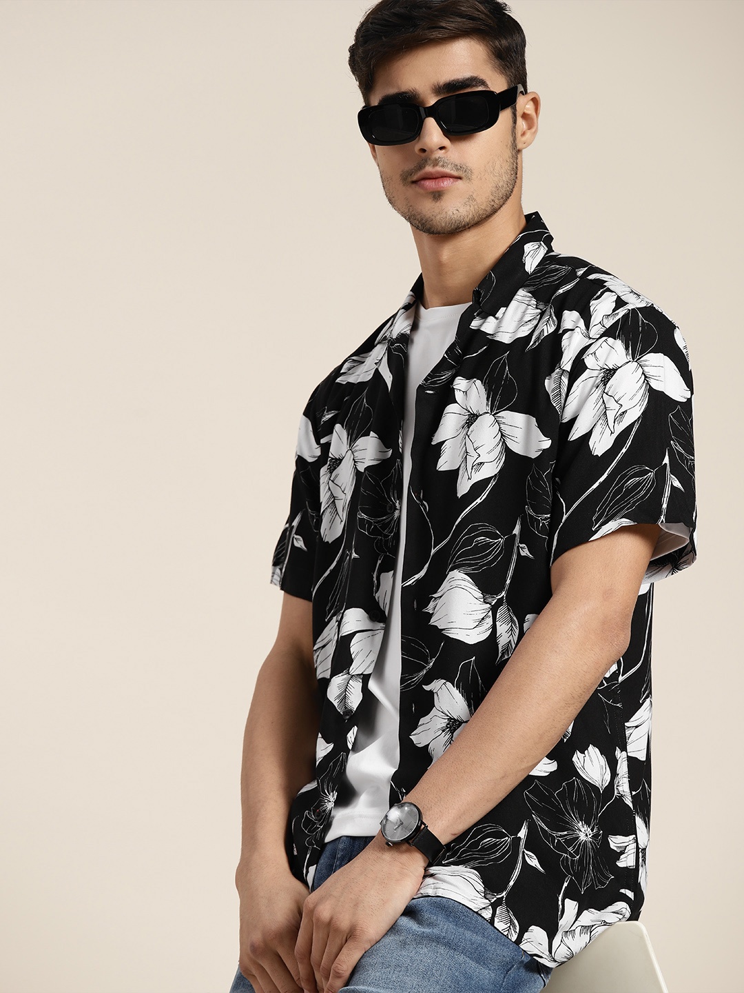 

Hancock Men Black & White Relaxed Fit Floral Printed Casual Shirt