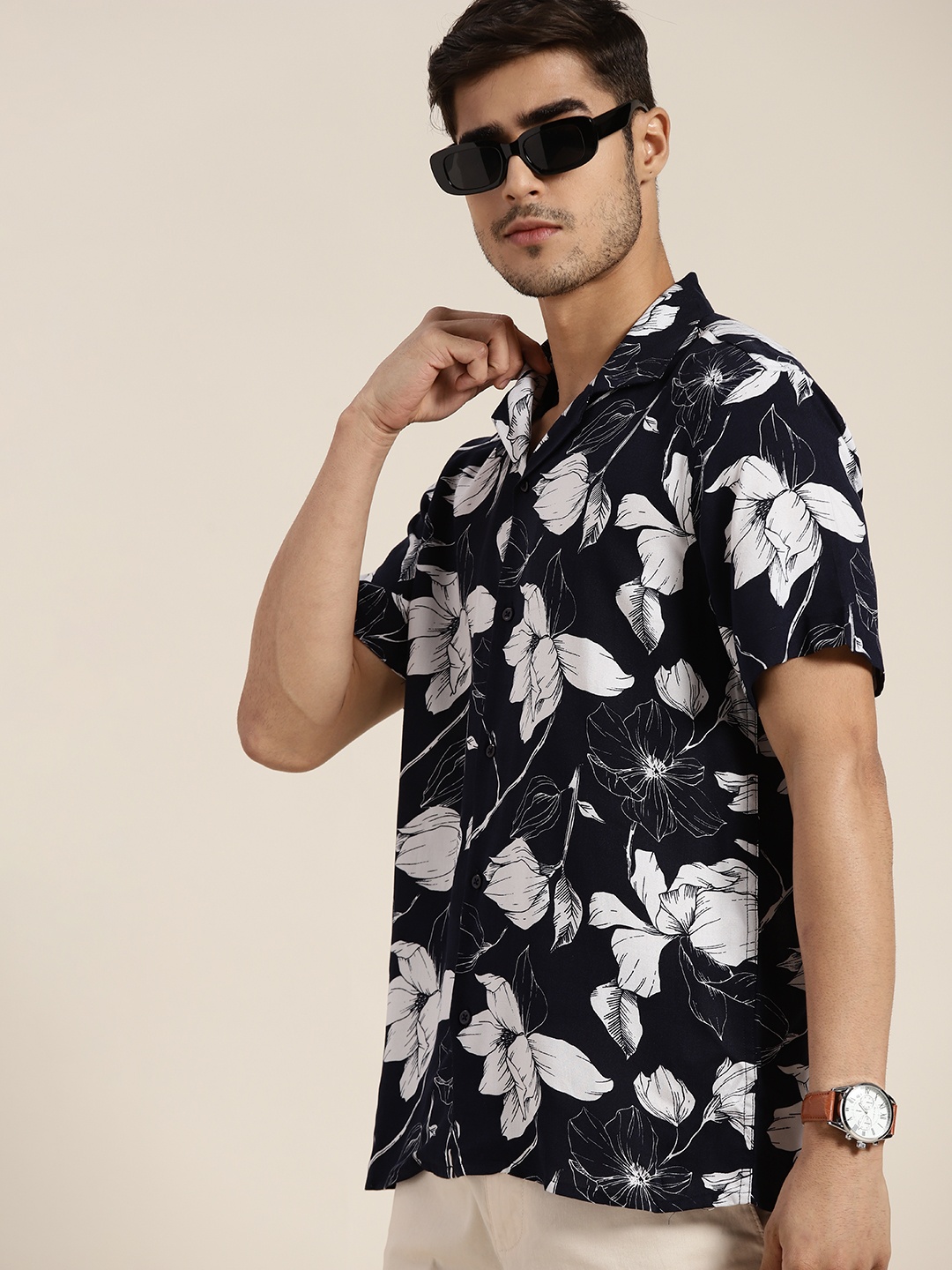 

Hancock Men Navy Blue & White Relaxed Fit Floral Printed Casual Shirt
