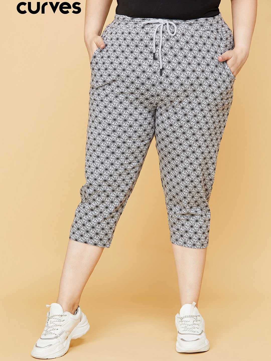 

max Women Grey Melange & Black Printed Cotton Capris