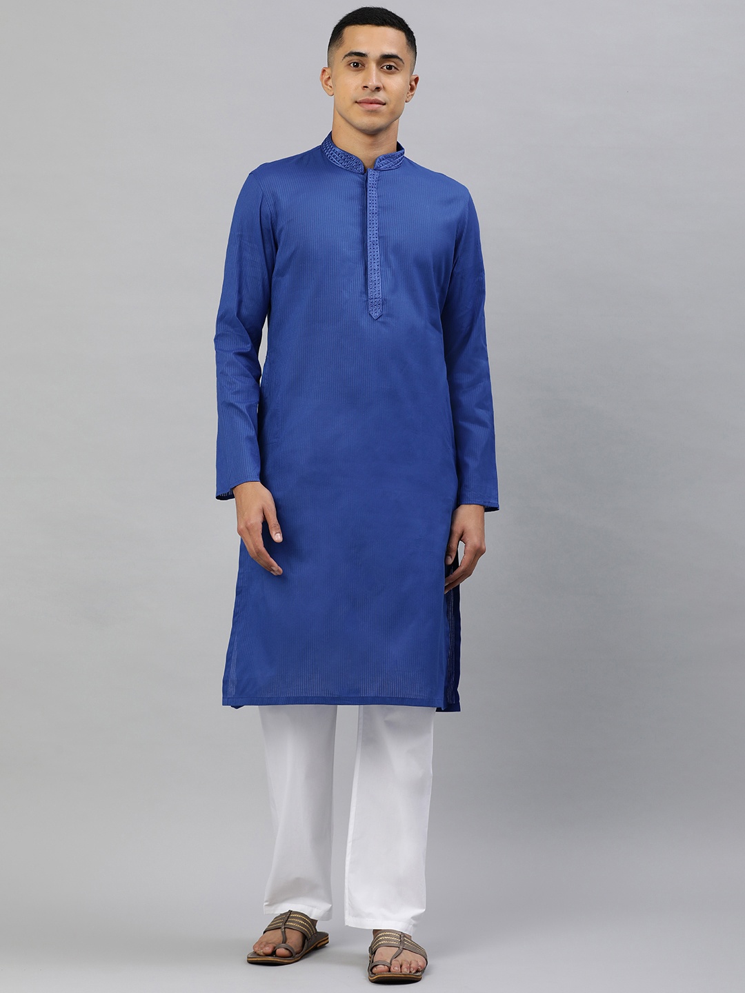 

Manthan Men Blue Solid Straight Kurta