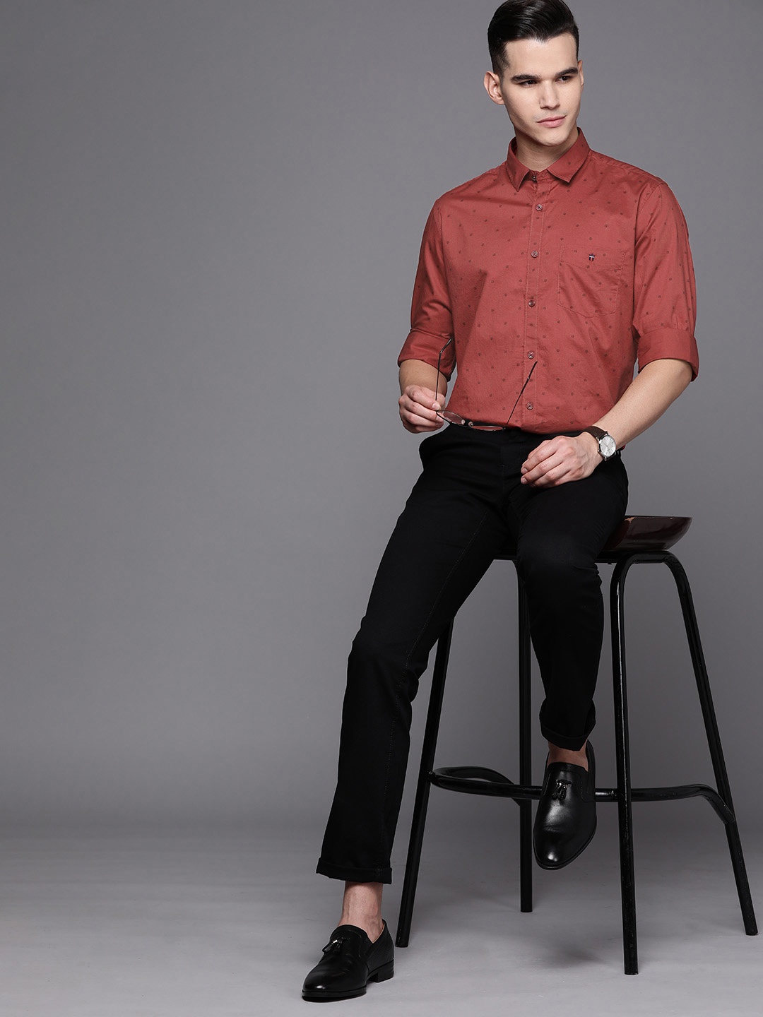 

Louis Philippe Sport Men Slim Fit Conversational Print Pure Cotton Casual Shirt, Rust