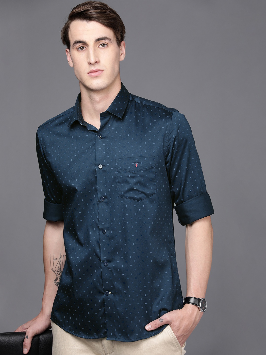 

Louis Philippe Sport Men Navy Blue Geometric Printed Pure Cotton Slim Fit Casual Shirt