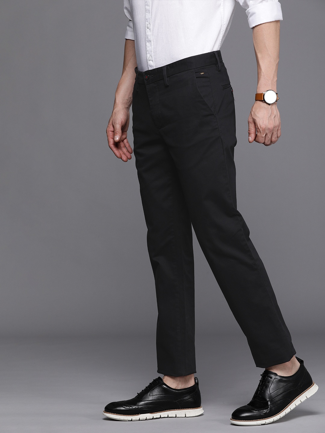 

Louis Philippe Sport Men Black Solid Slim Fit Mid-Rise Trousers
