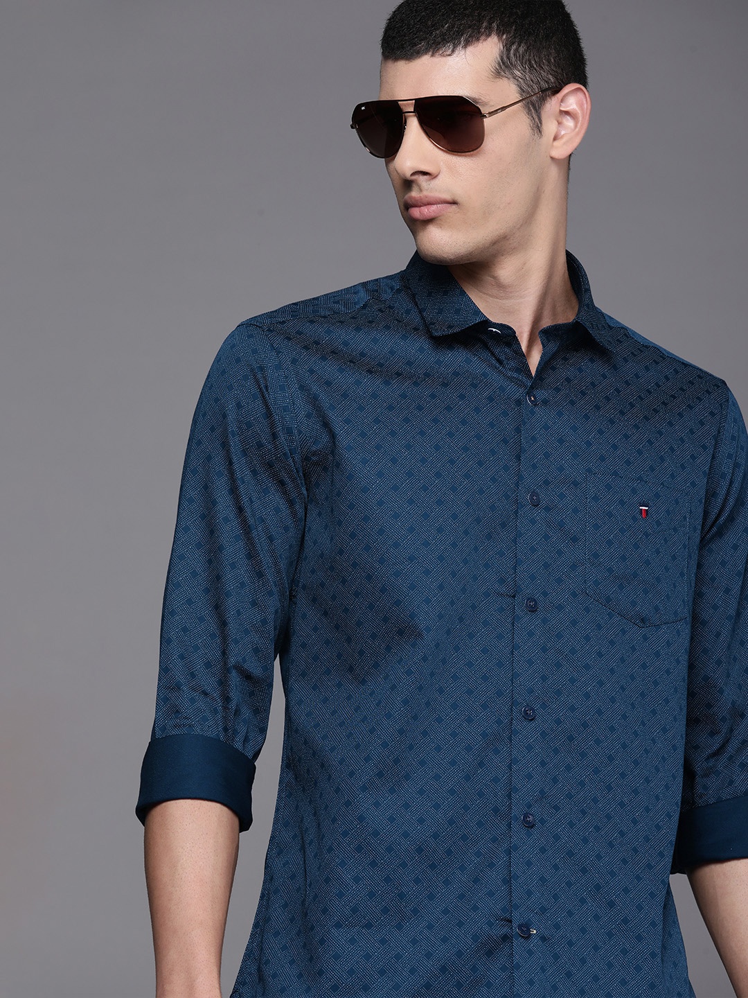 

Louis Philippe Sport Men Navy Blue Slim Fit Geometric Printed Pure Cotton Casual Shirt