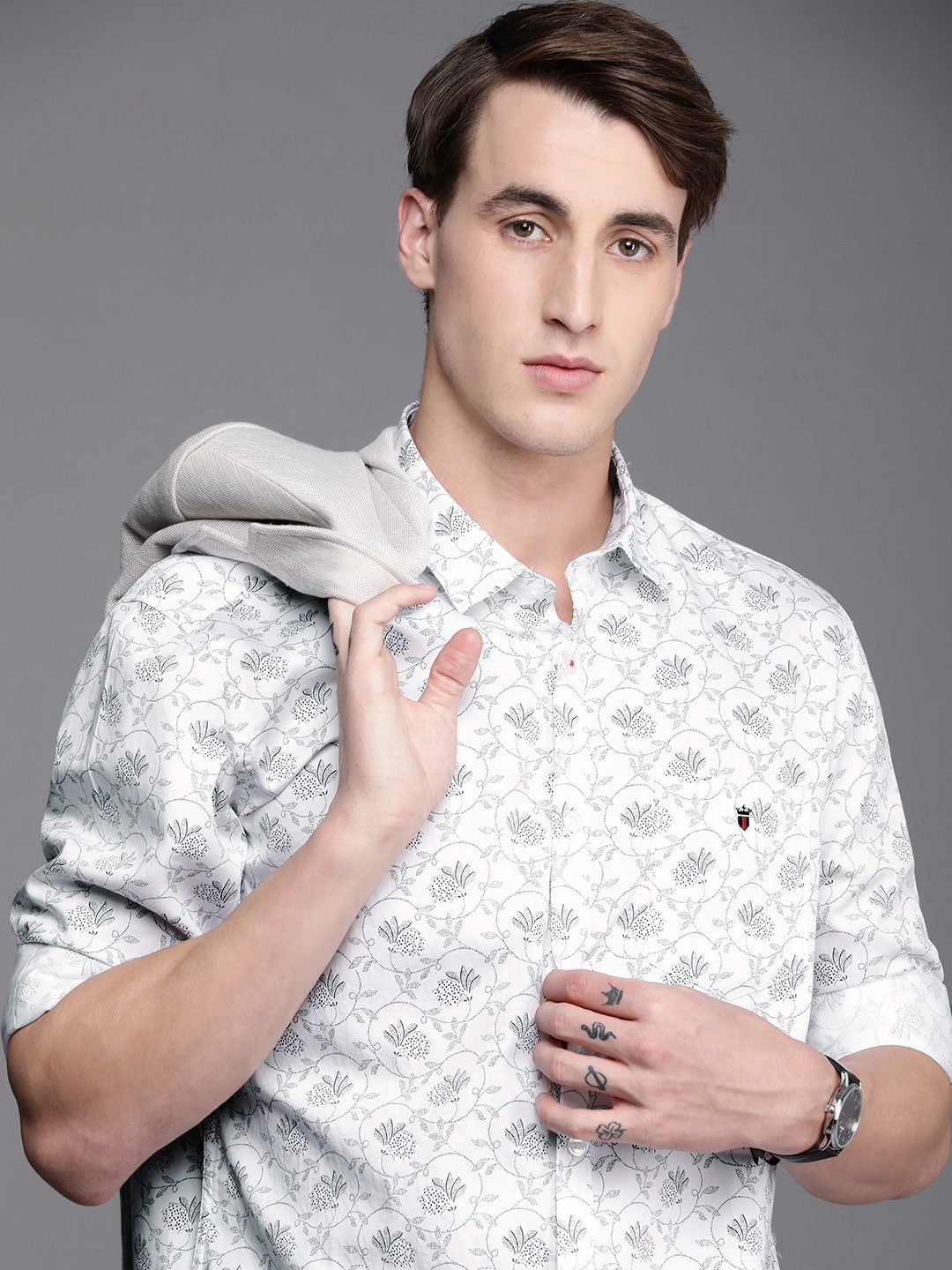 

Louis Philippe Sport Men White & Navy Blue Slim Fit Printed Pure Cotton Casual Shirt