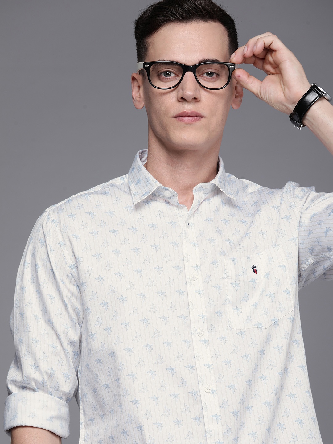 

Louis Philippe Sport Men White & Blue Slim Fit Printed Pure Cotton Casual Shirt