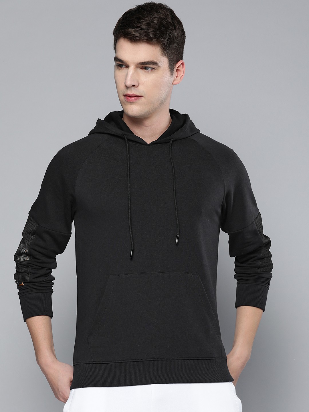 

Alcis Men Black Solid Hooded Sweatshirt