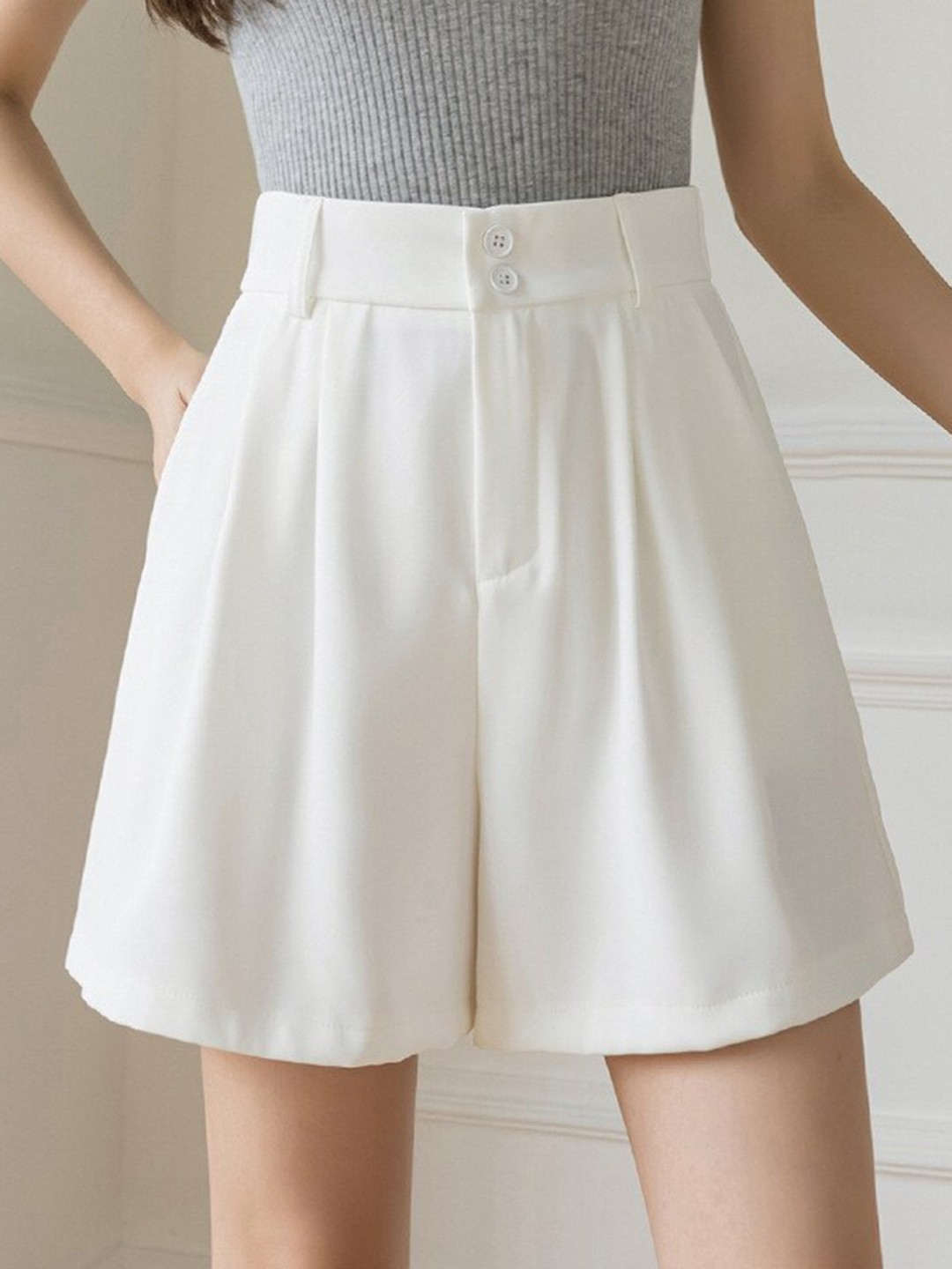 

La Aimee Women Classic White Solid Shorts
