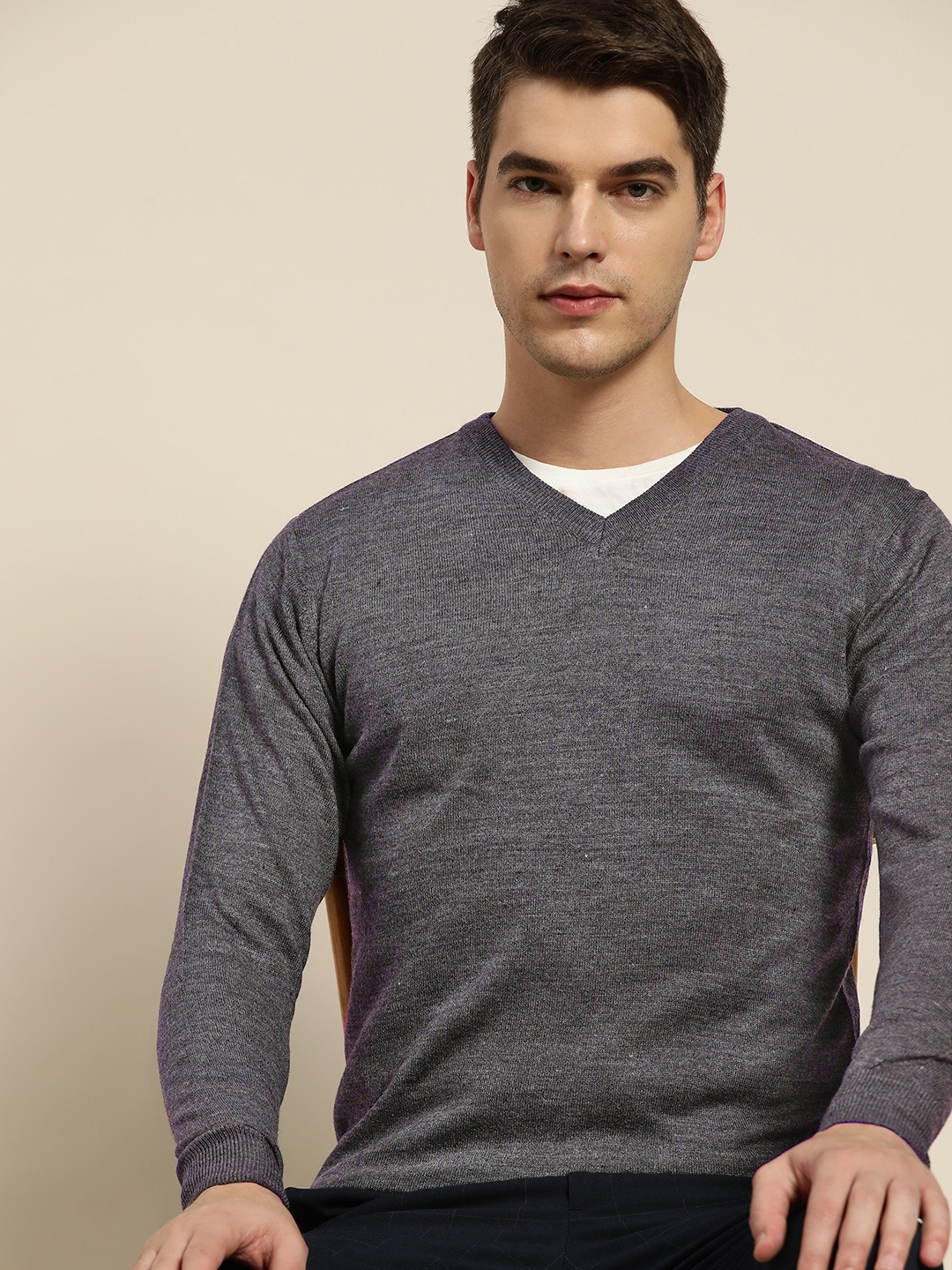 

INVICTUS Men Charcoal Grey V-Neck Knitted Pullover