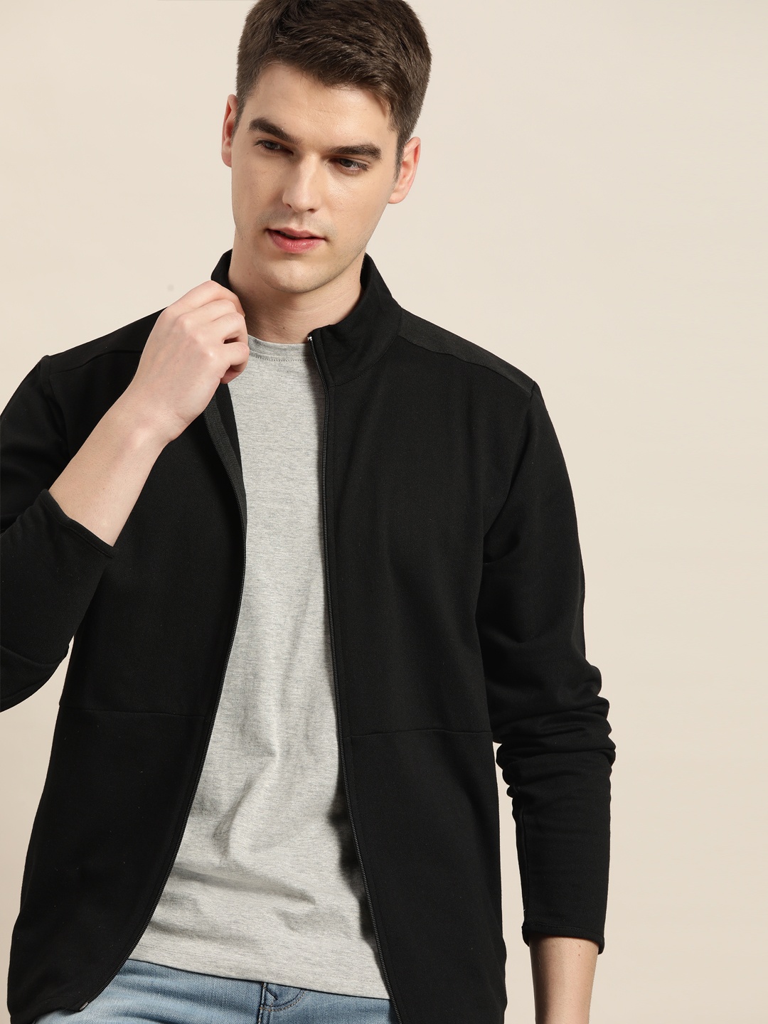 

INVICTUS Men Black Solid Pure Cotton Front-Open Sweatshirt