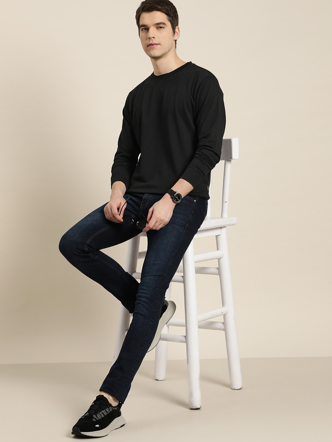 

INVICTUS Men Black Solid Pure Cotton Regular Fit Sweatshirt