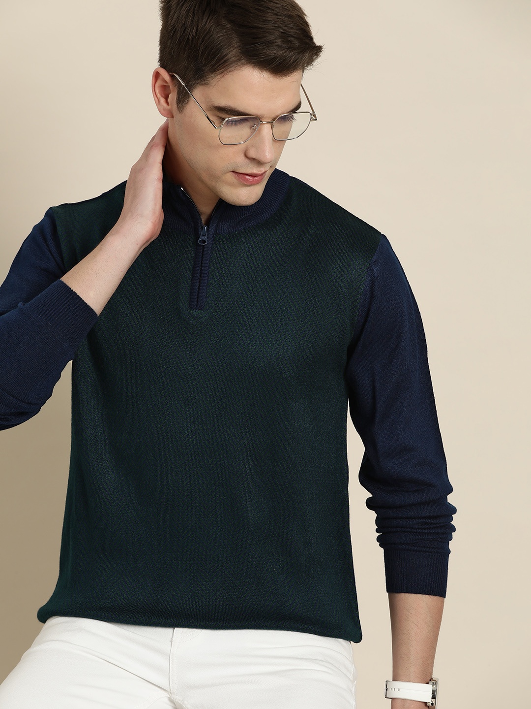 

INVICTUS Navy Blue & Green Self Design Chevron Acrylic Pullover