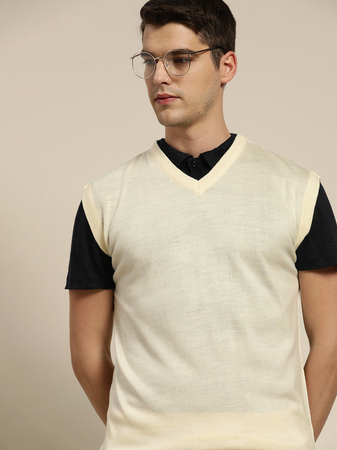 

INVICTUS Men Off White Sweater Vest