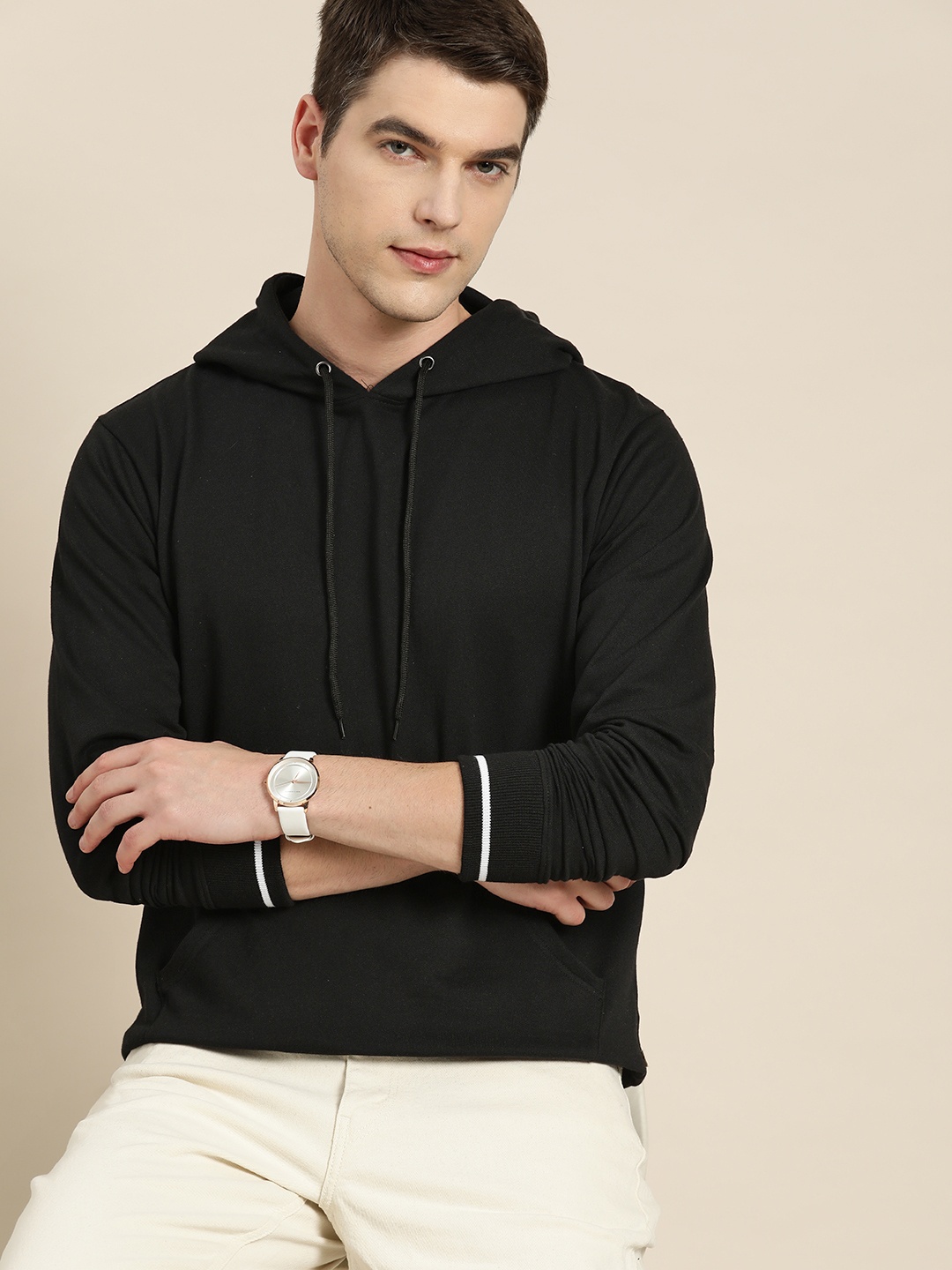 

INVICTUS Men Black Pure Cotton Solid Hooded Sweatshirt