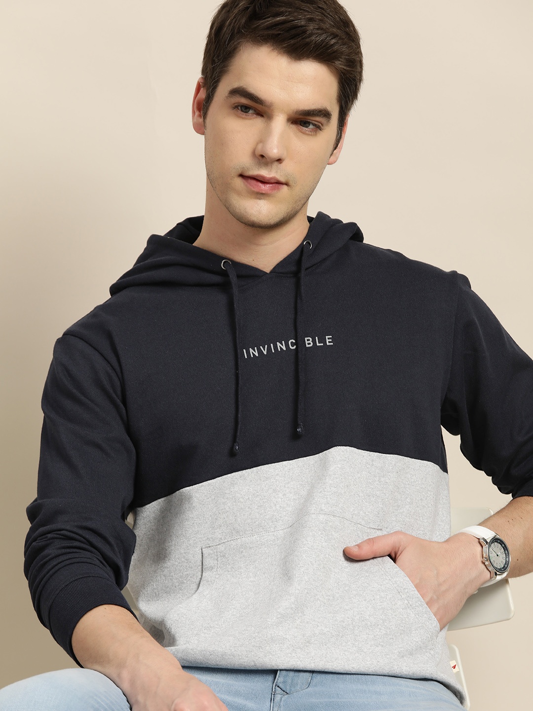 

INVICTUS Men Navy Blue & Grey Pure Cotton Colourblocked Hooded Sweatshirt