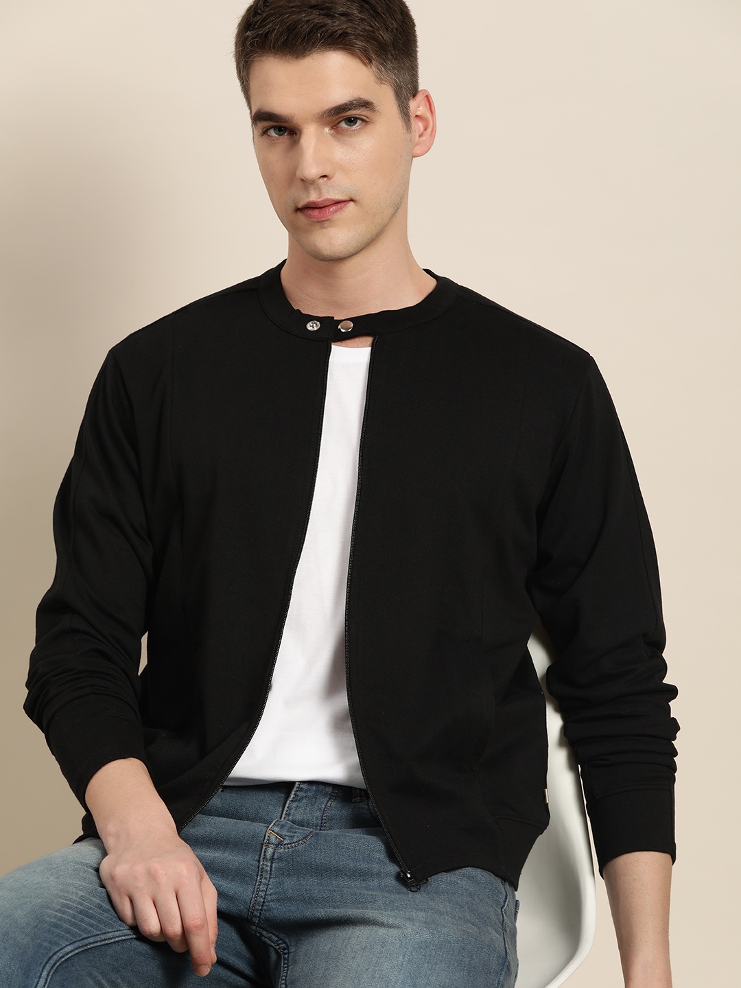 

INVICTUS Men Black Solid Pure Cotton Front-Open Sweatshirt