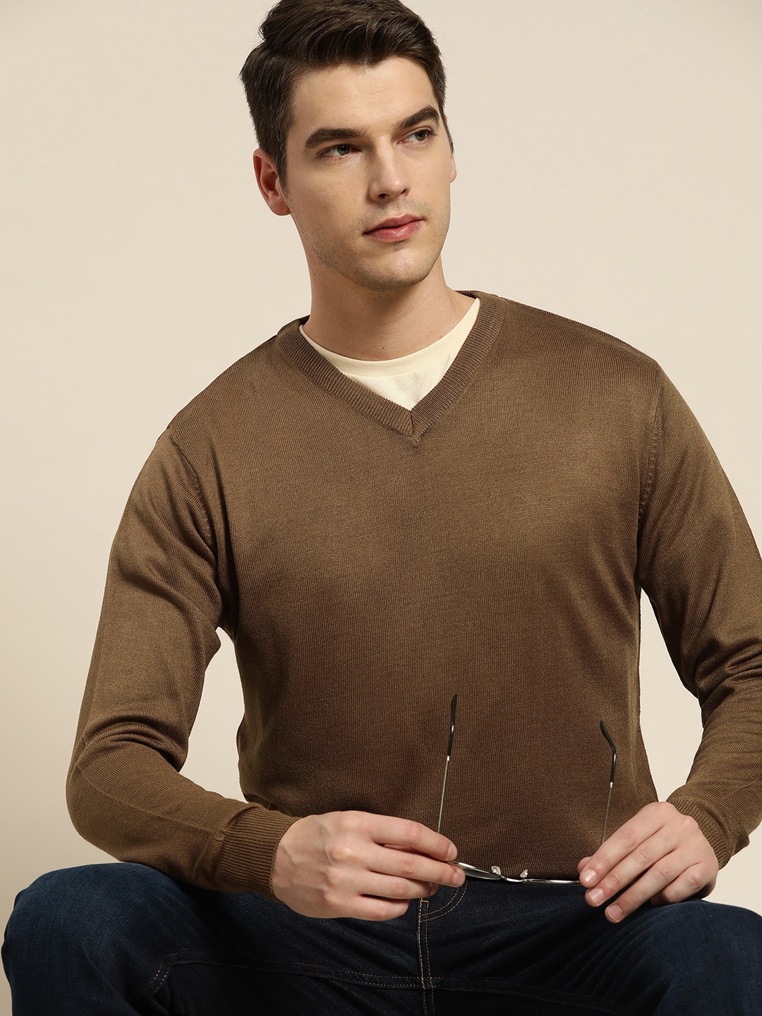 

INVICTUS Men Brown V-Neck Knitted Pullover