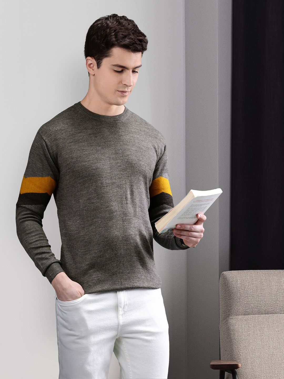 

INVICTUS Men Grey Melange Solid Acrylic Pullover With Stripes Detail