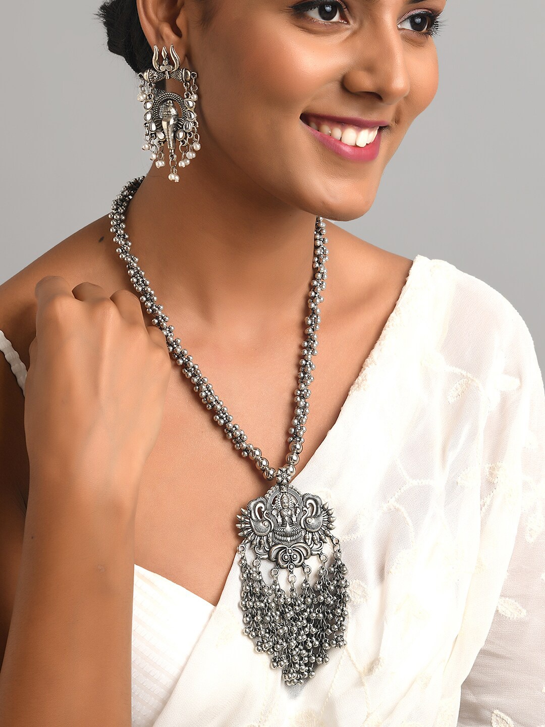 

Fida Oxidised Silver-Plated Stone Studded & Beaded Jewellery Set