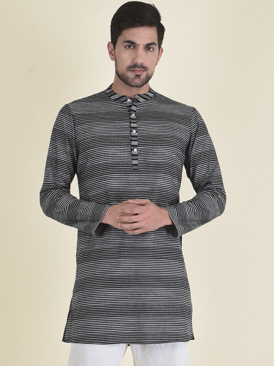 

DEYANN Men Black Striped Cotton Silk Kurta