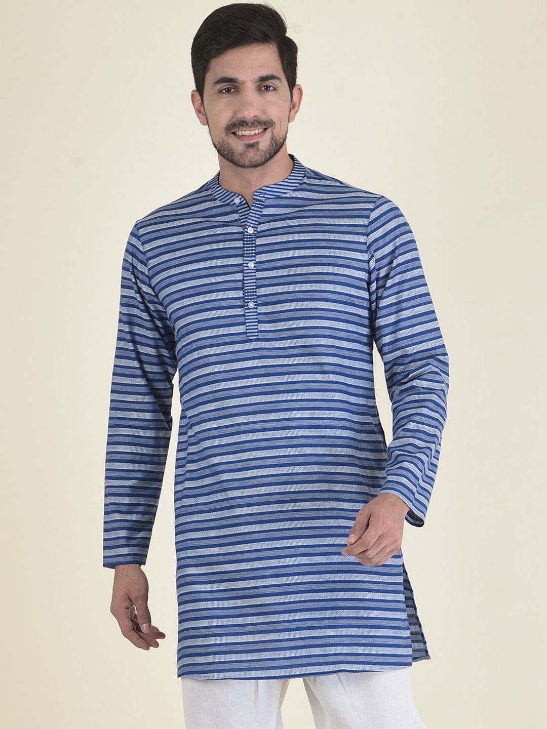 

DEYANN Men Blue Striped Flared Sleeves Jacquard Kurta