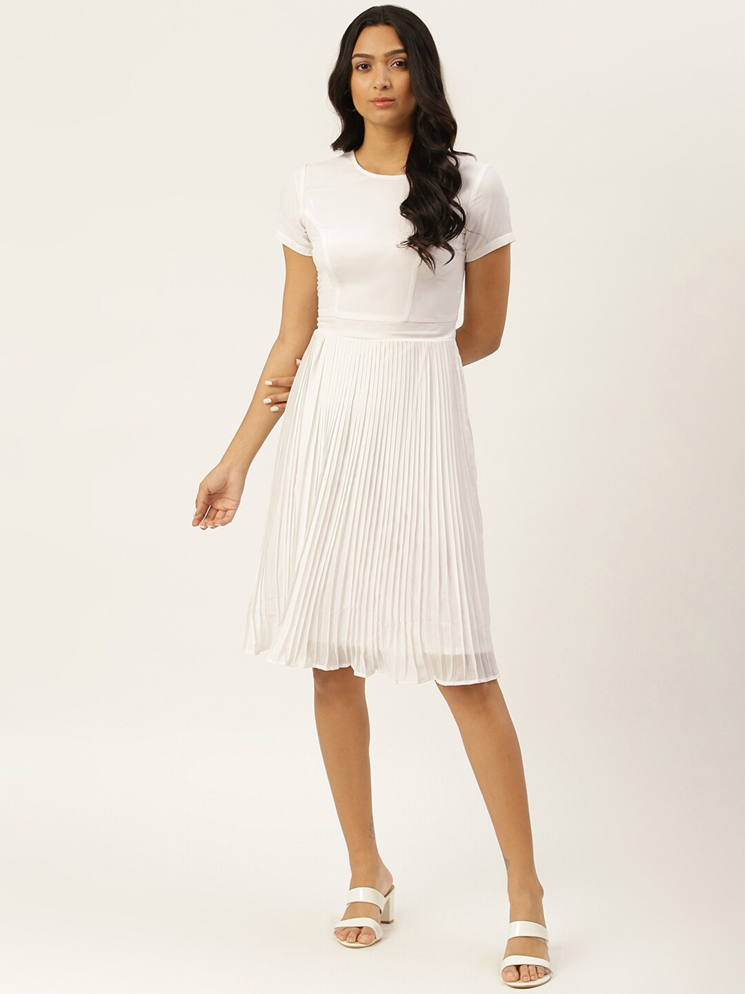 

TRENDY DIVVA Women White Solid Pleated A-Line Dress