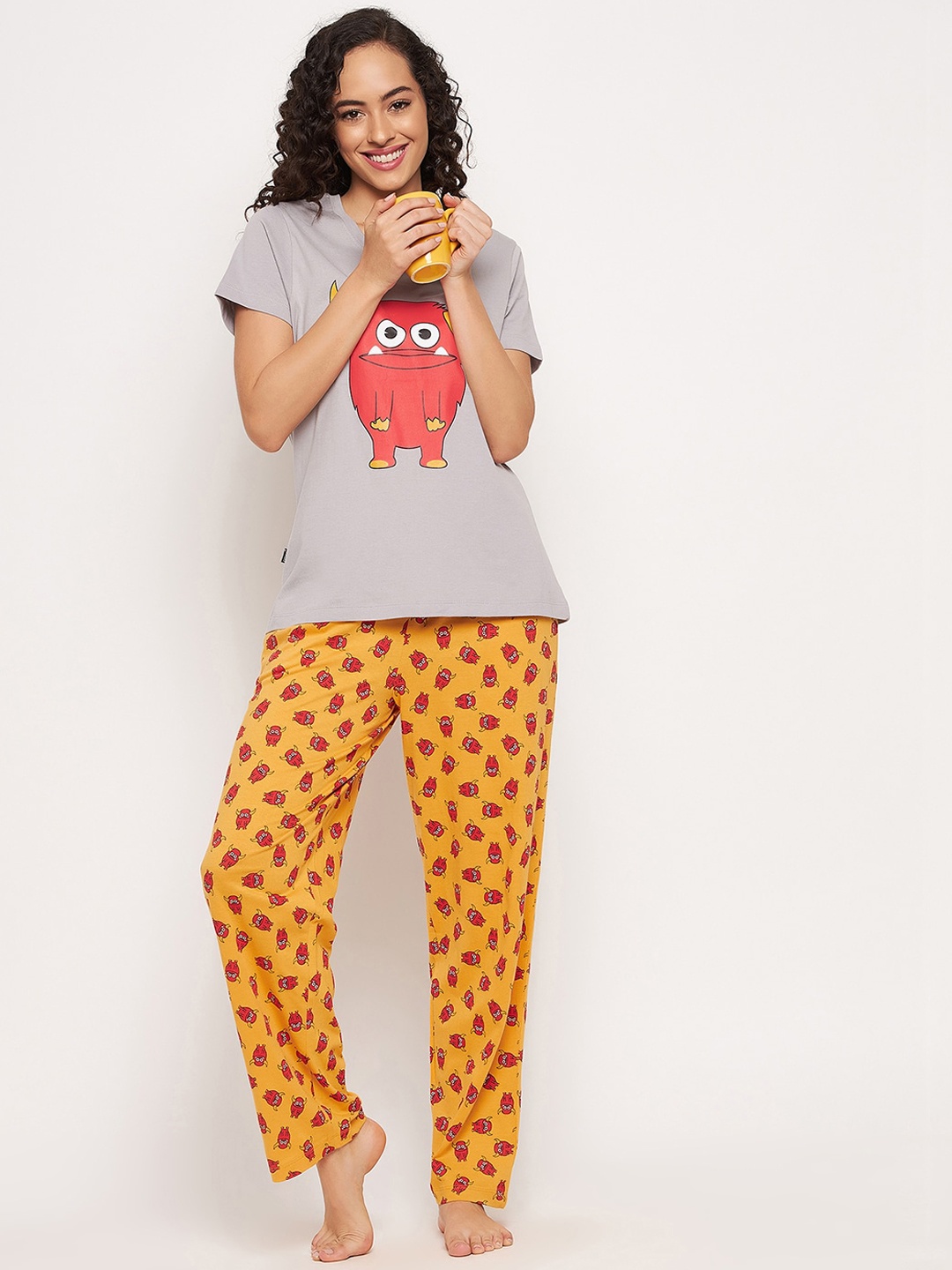 

Clovia Women Grey & Peach-Coloured Printed Night suit