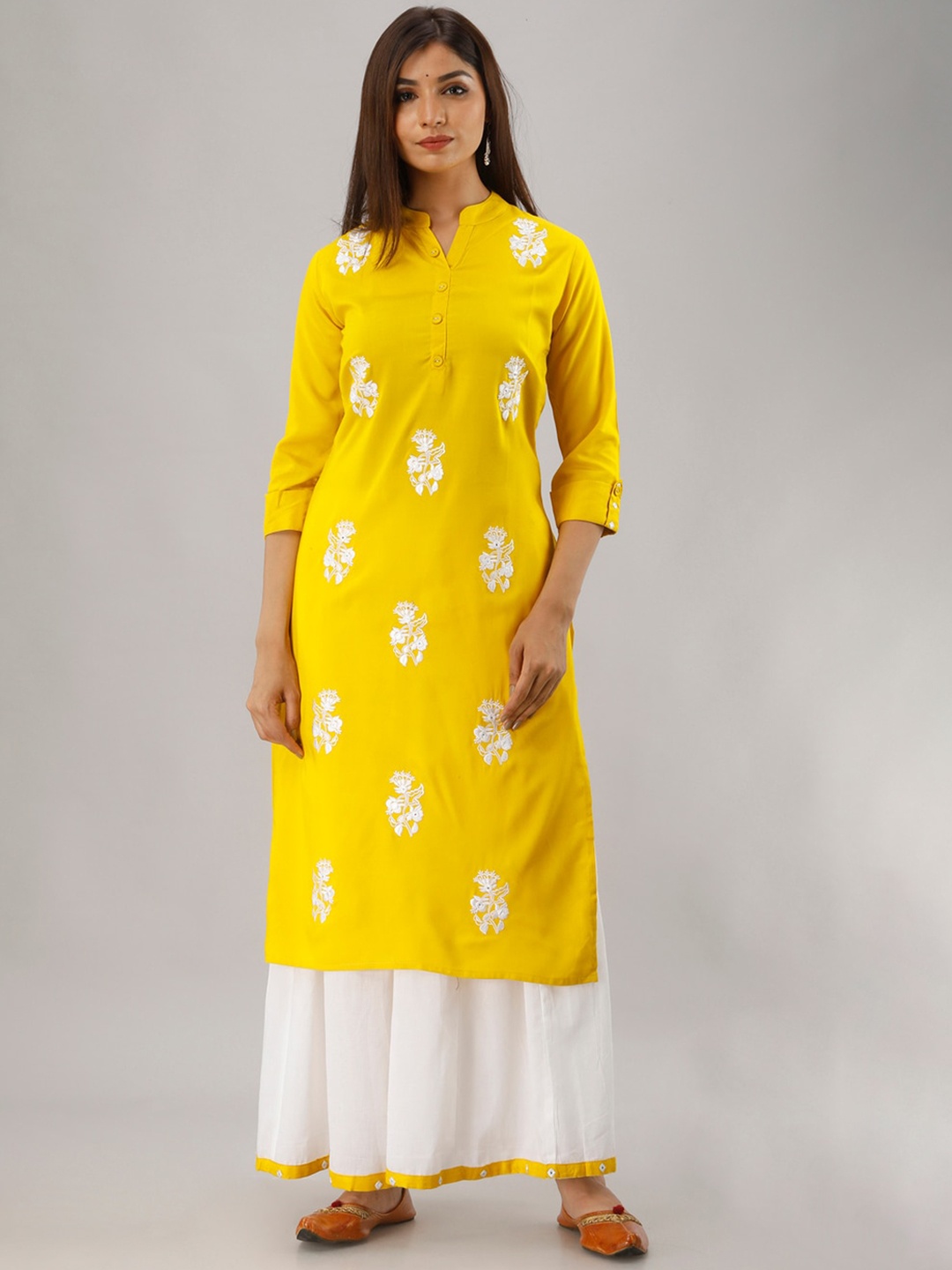 

MAUKA Women Yellow Embroidered Thread Work Kurta with Palazzos & Dupatta