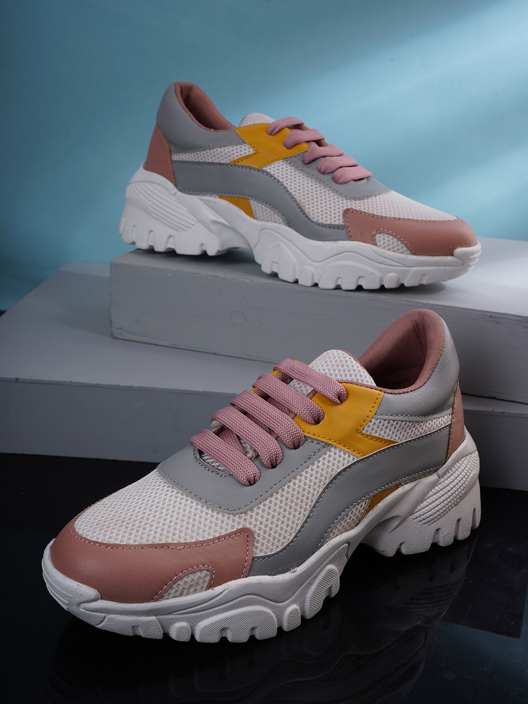 

VEILLE Women Peach-Coloured & Grey Colourblocked PU Sneakers