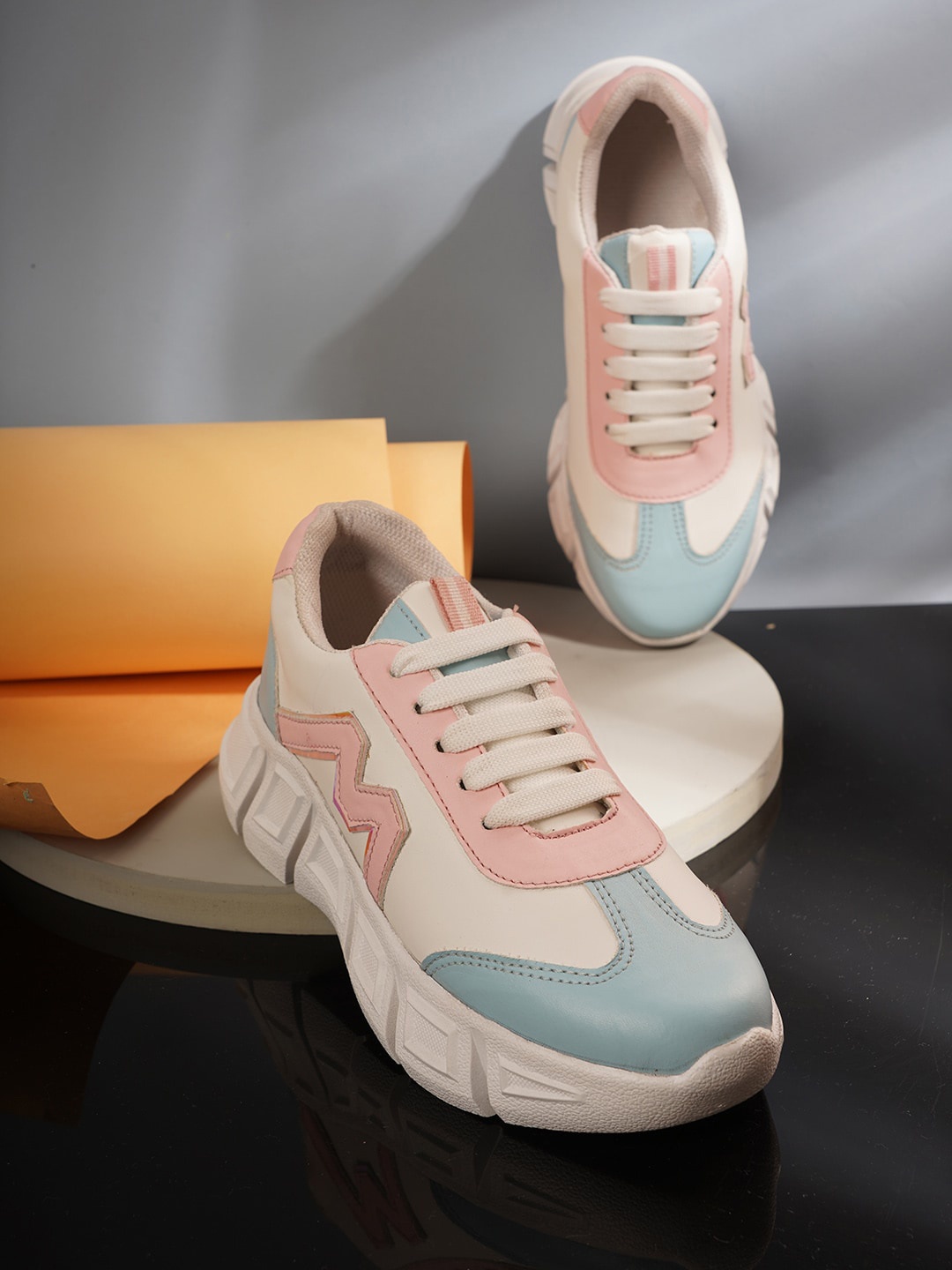 

VEILLE Women Pink PU Sneakers