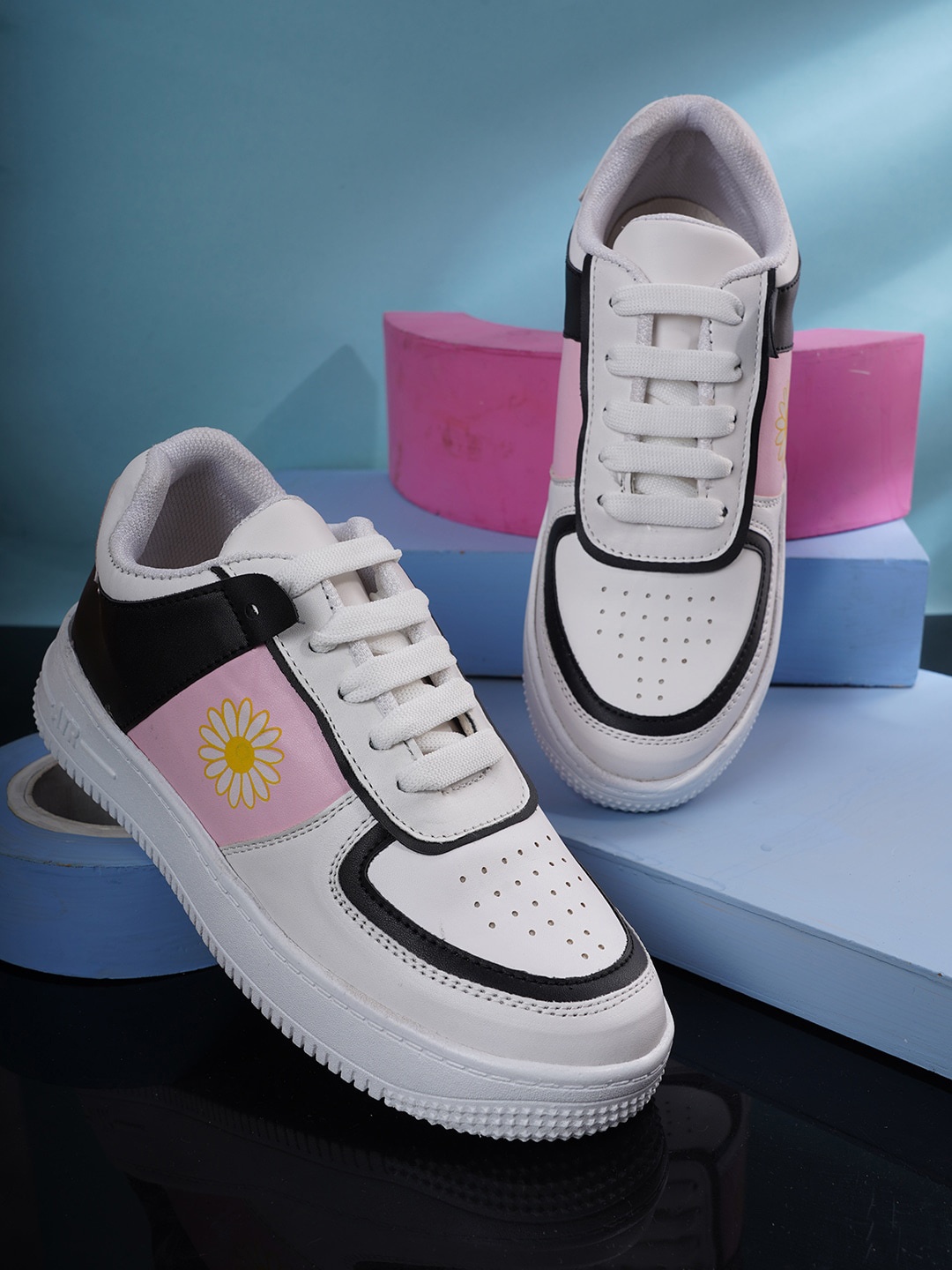 

VEILLE Women White Colourblocked PU Sneakers