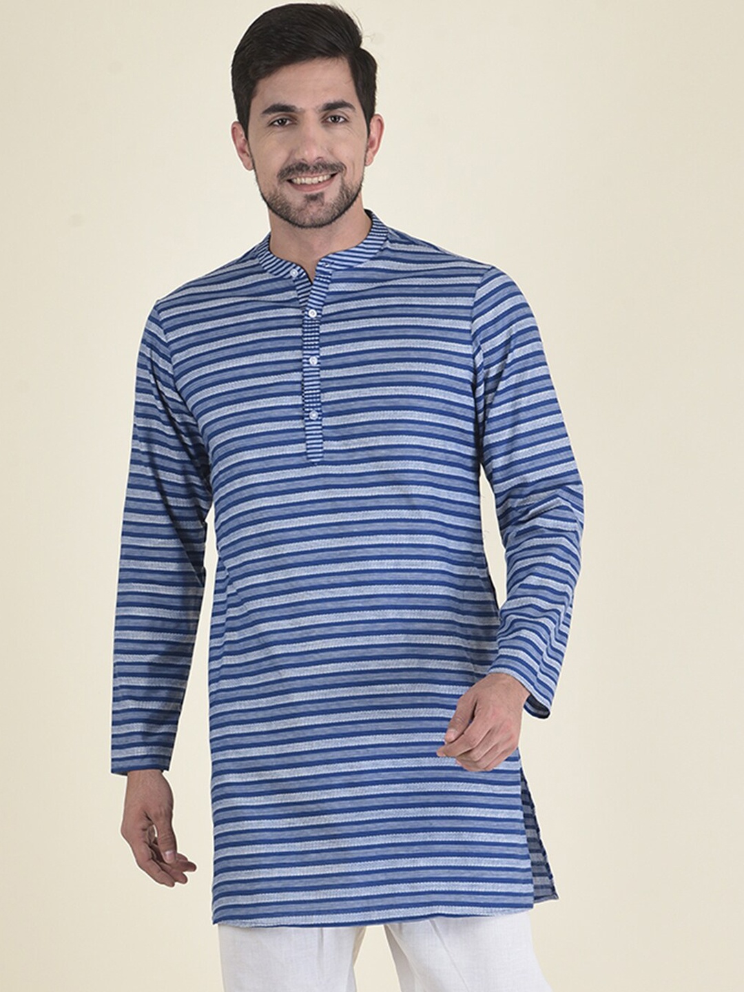 

DEYANN Men Blue Striped Kurta with Trouser