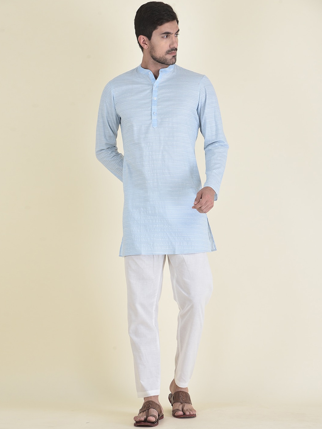 

DEYANN Men Blue High Slit Kurta with Pyjamas