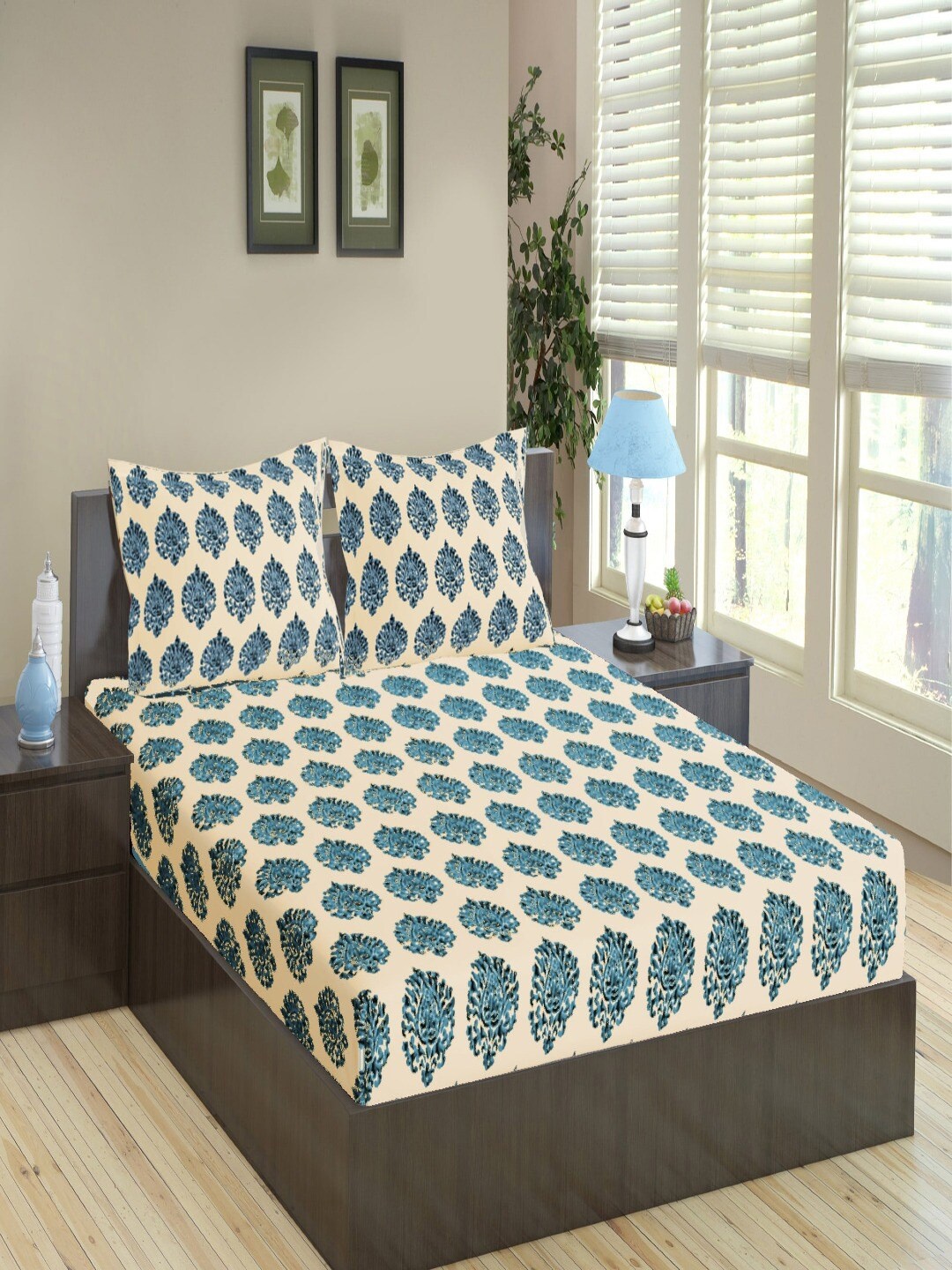 

Trance Home Linen Damask Blue 200 TC Queen Flat Bedsheet with 2 Pillow Covers, Cream