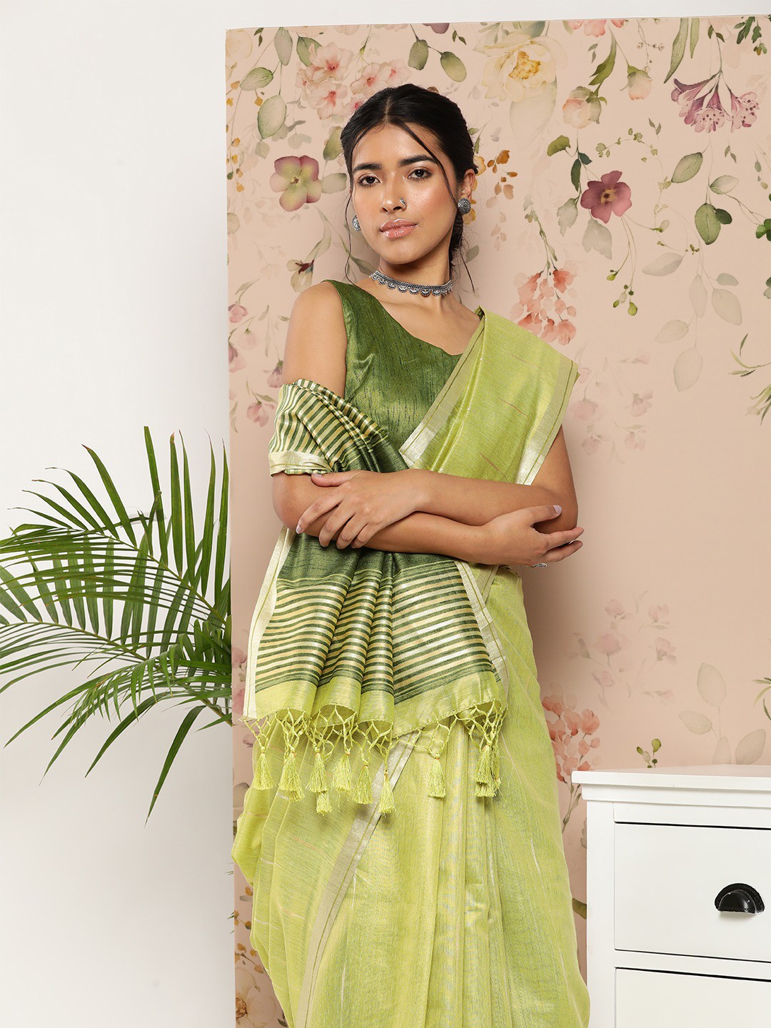 

SAARYA Green Woven Design Saree