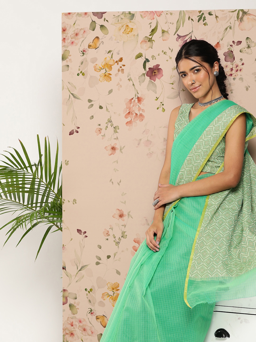

SAARYA Green & Gold-Toned Checked Zari Organza Saree