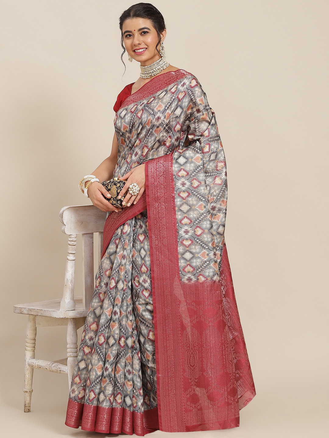 

SAARYA Grey & Red Ethnic Motifs Silk Blend Saree