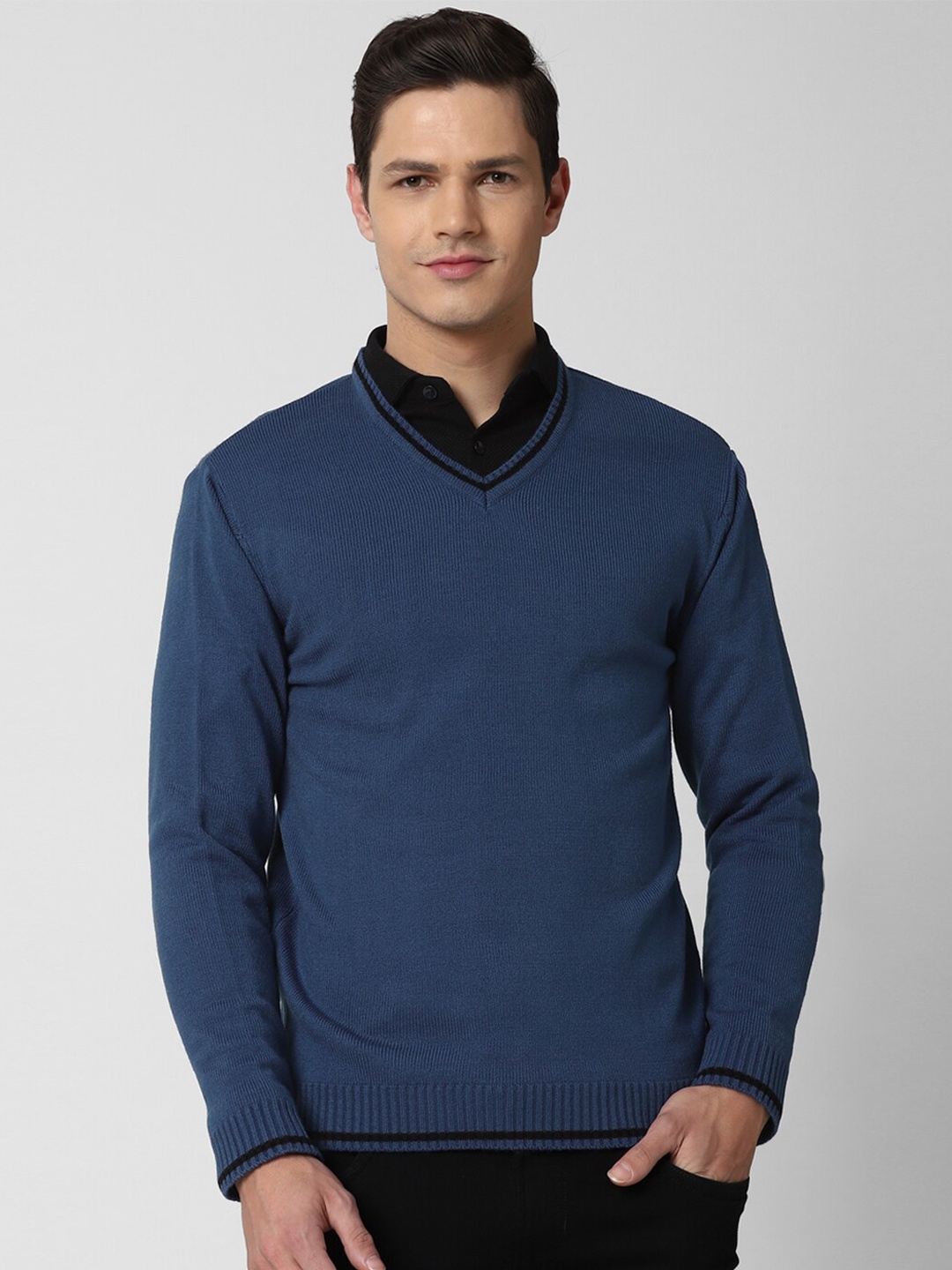 

Peter England Casuals Men Blue Solid Pullover Sweater