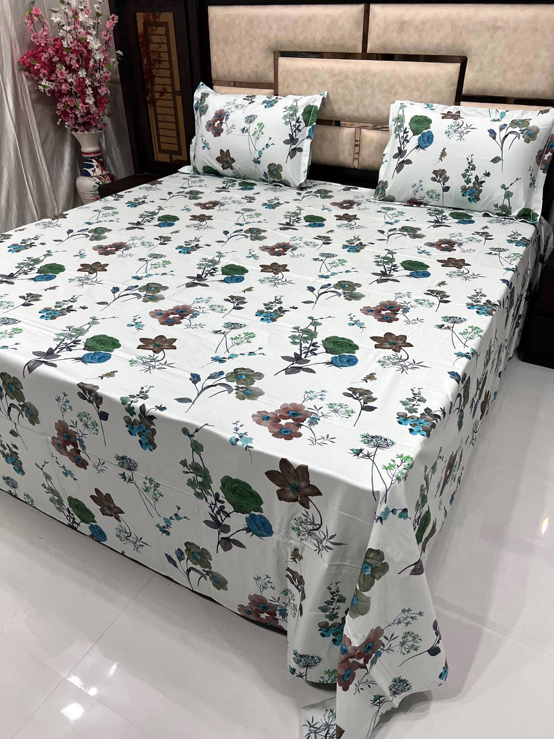 

Pure Decor Green & White Floral King Bedsheet with 2 Pillow Covers