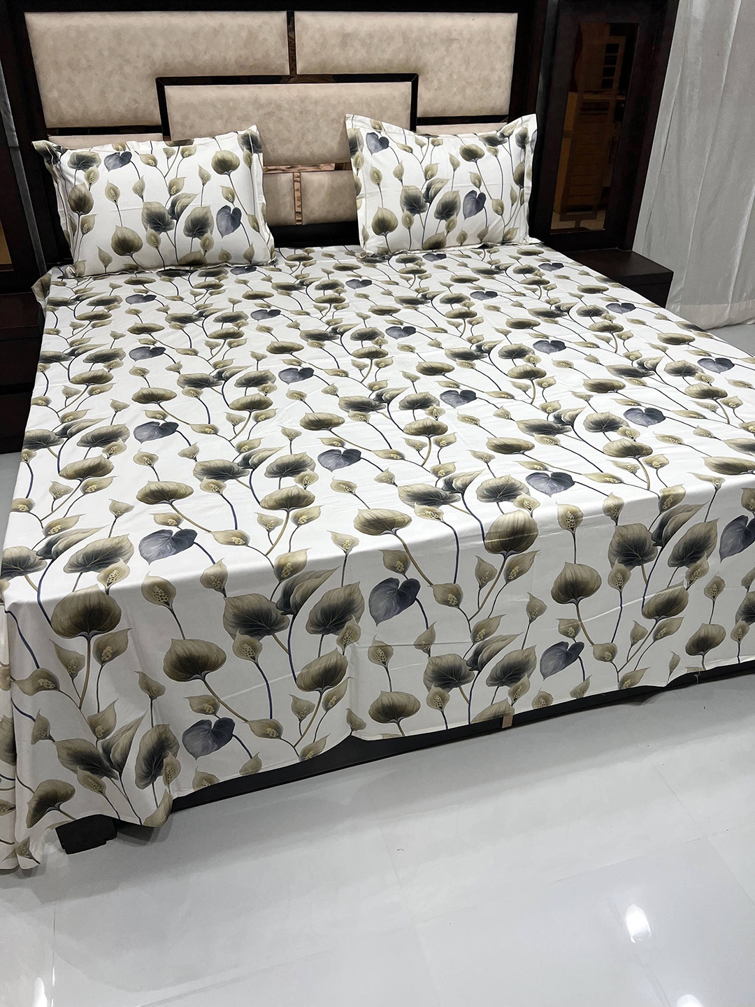 

Pure Decor White & Green Floral King Bedsheet with 2 Pillow Covers