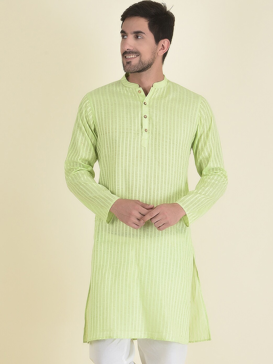 

DEYANN Men Green Kurta with Pyjamas