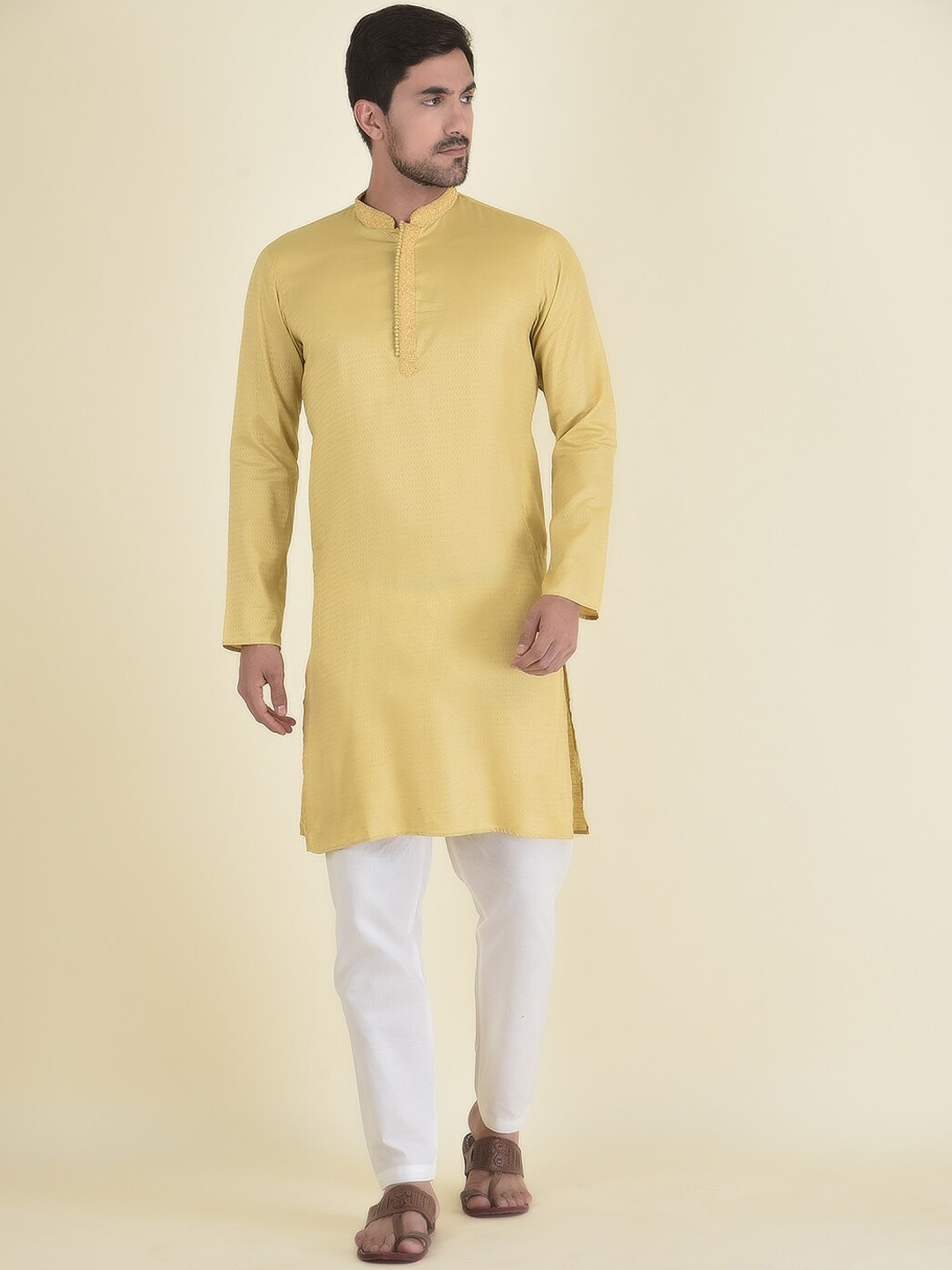 

DEYANN Men Cream-Colored Kurta with Pyjama