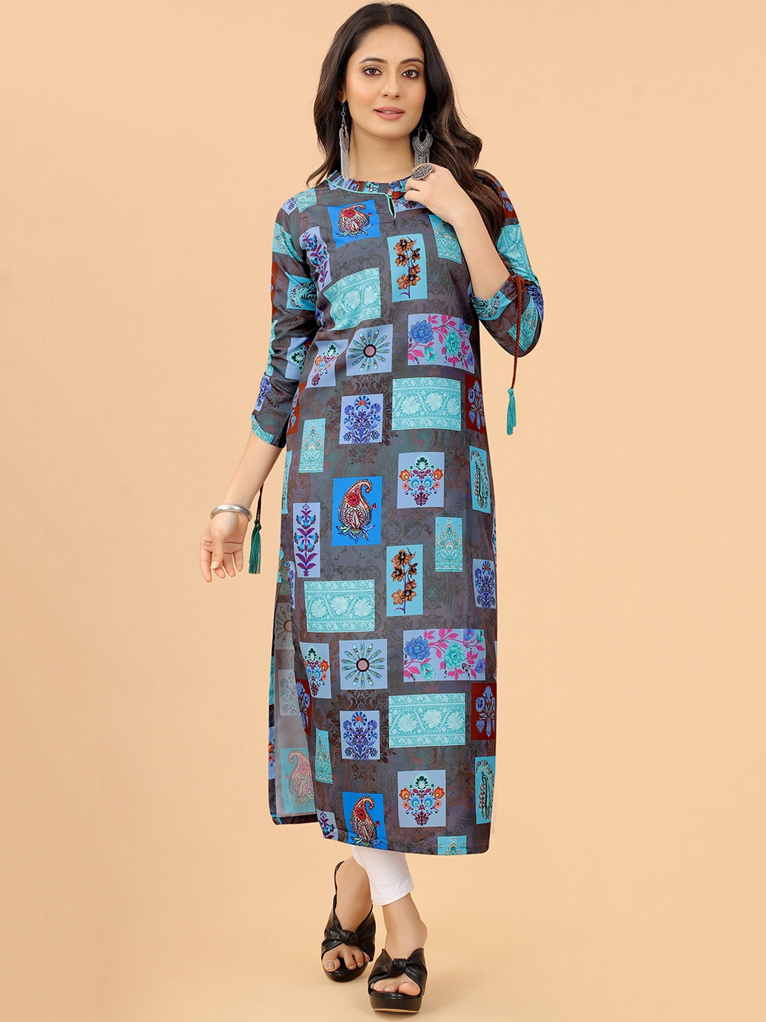 

ASPORA Women Grey Geometric Checked Crepe Kurta