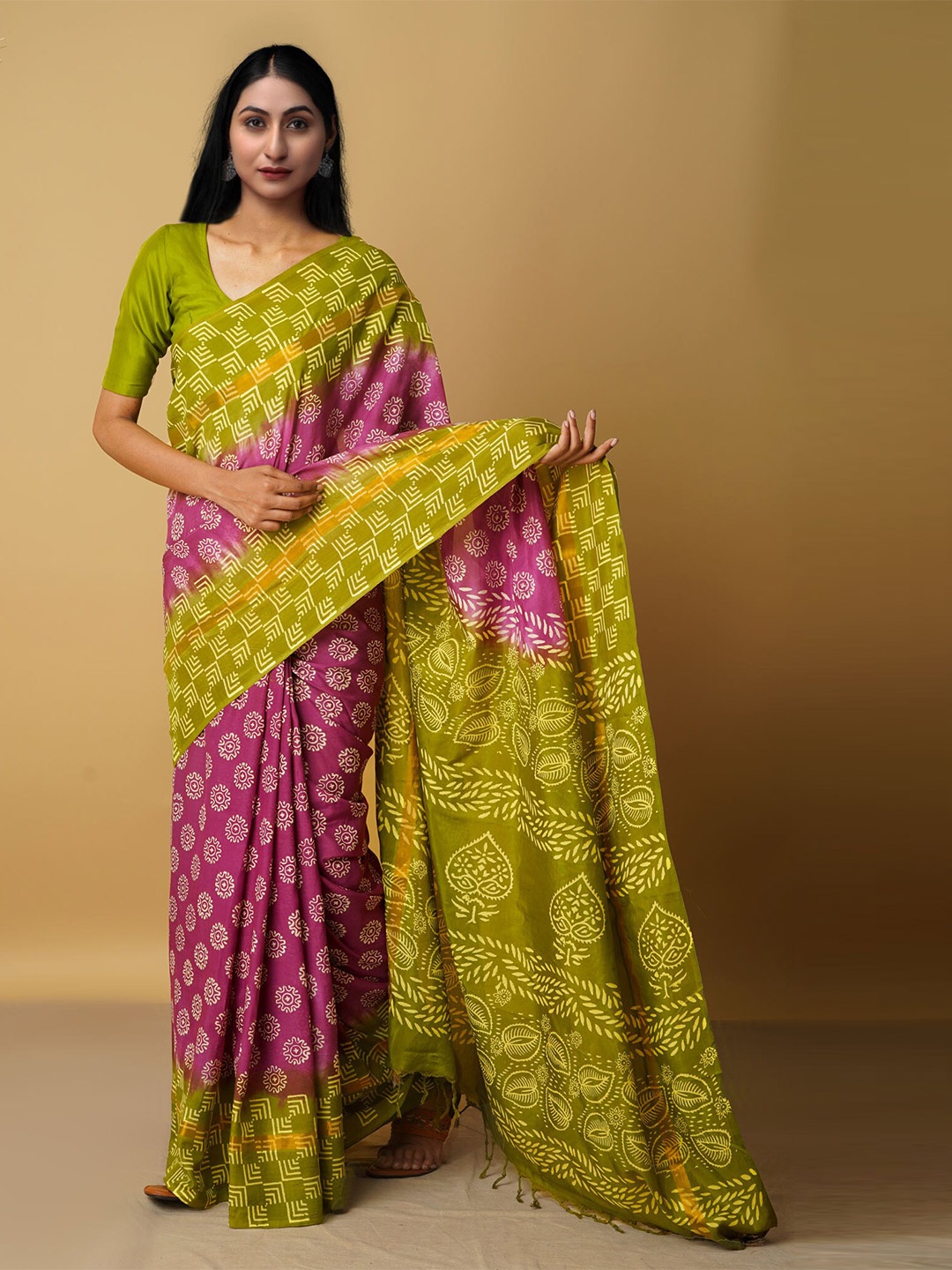 

Unnati Silks Pink & Beige Ethnic Motifs Silk Blend Baluchari Saree