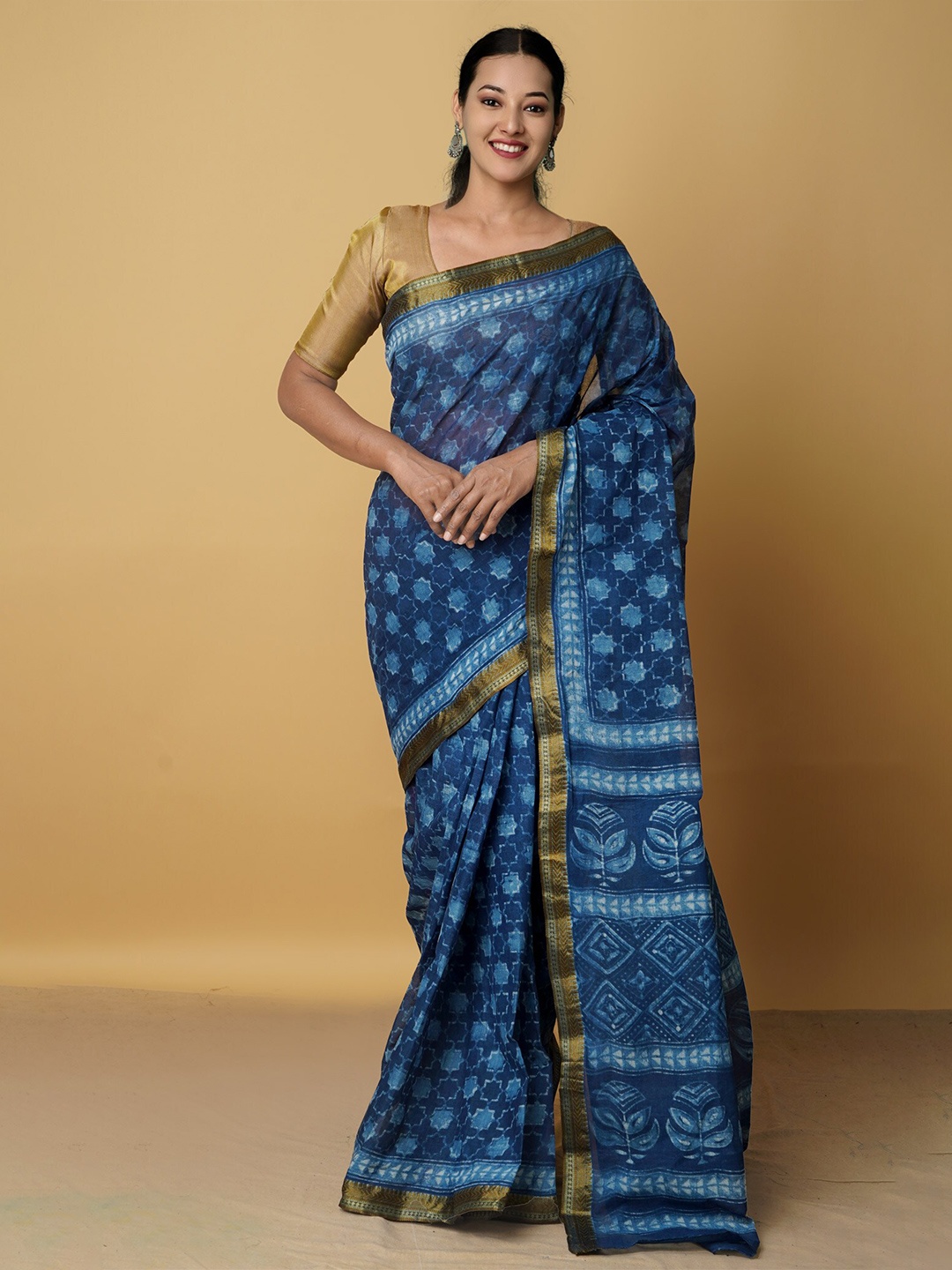 

Unnati Silks Women Navy Blue & White Ethnic Motifs Zari Pure Cotton Venkatgiri Saree