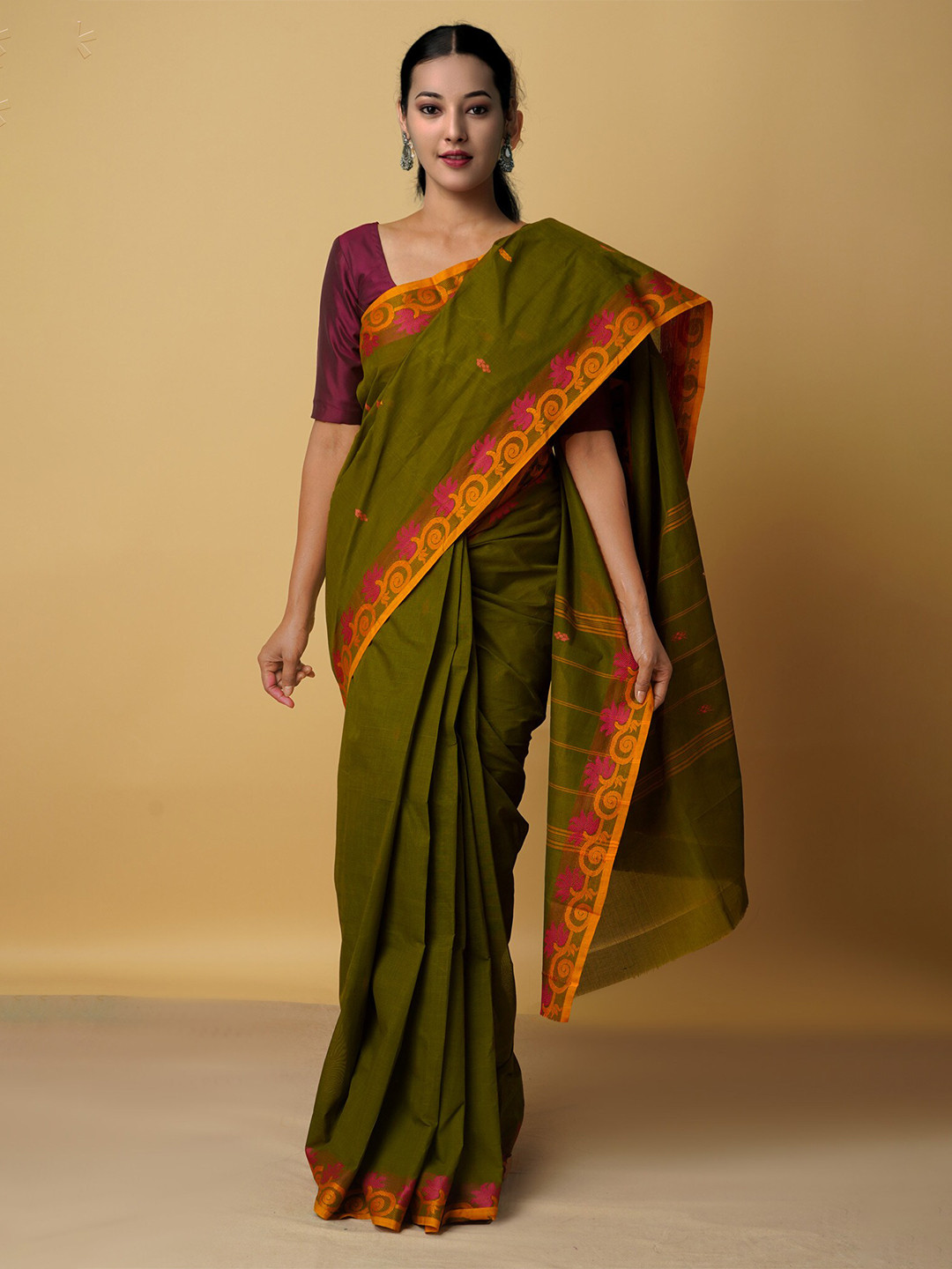 

Unnati Silks Green & Red Woven Design Pure Cotton Venkatagiri Saree