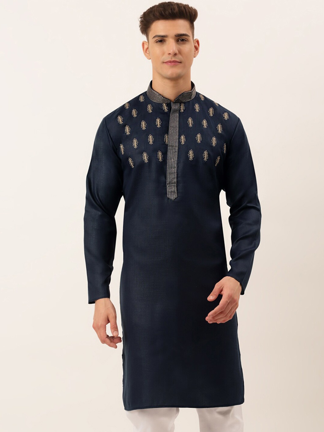 

Jompers Men Navy Blue Ethnic Motifs Yoke Design Thread Work Kurta