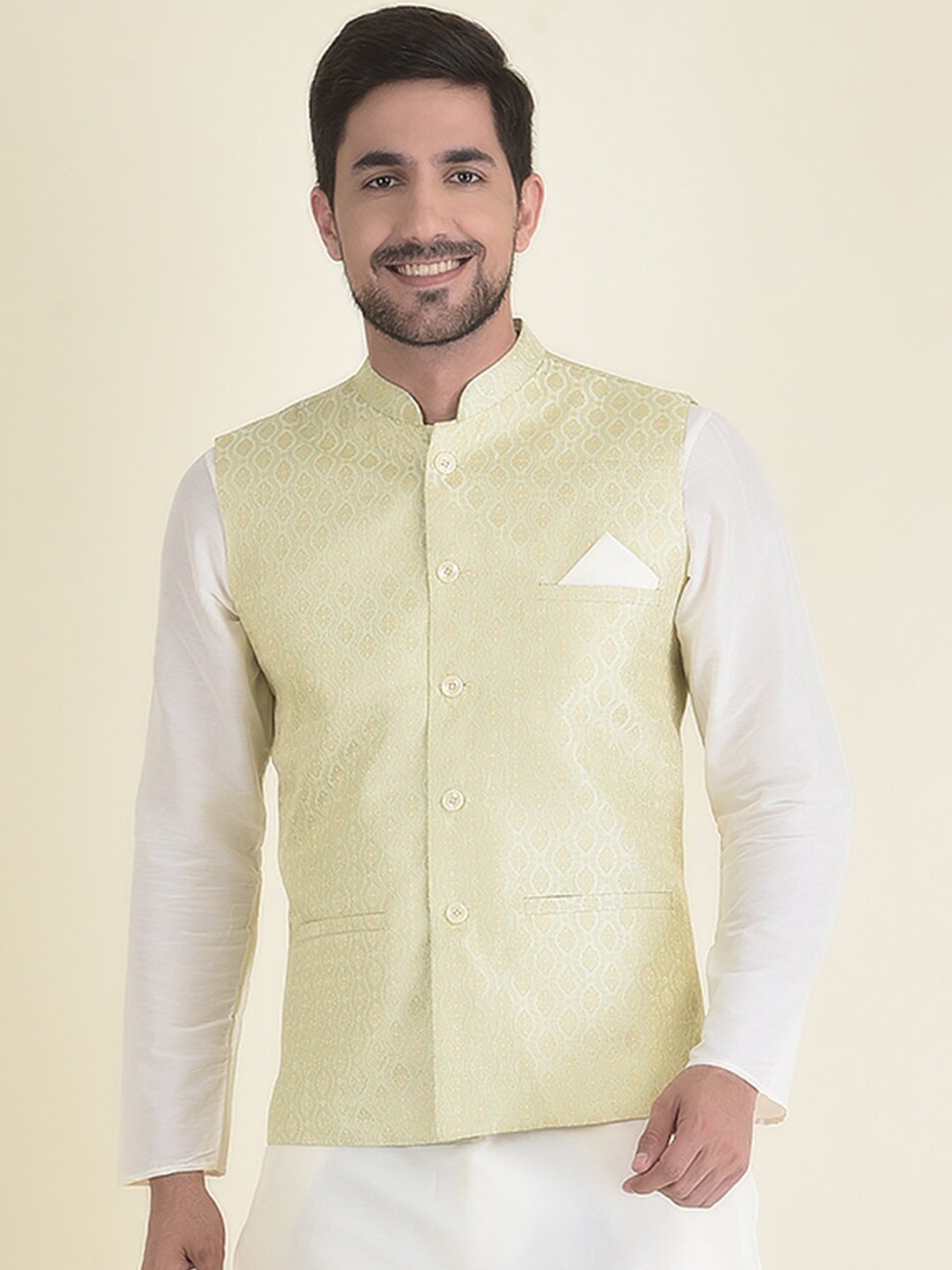 

DEYANN Men Green Kurta with Churidar